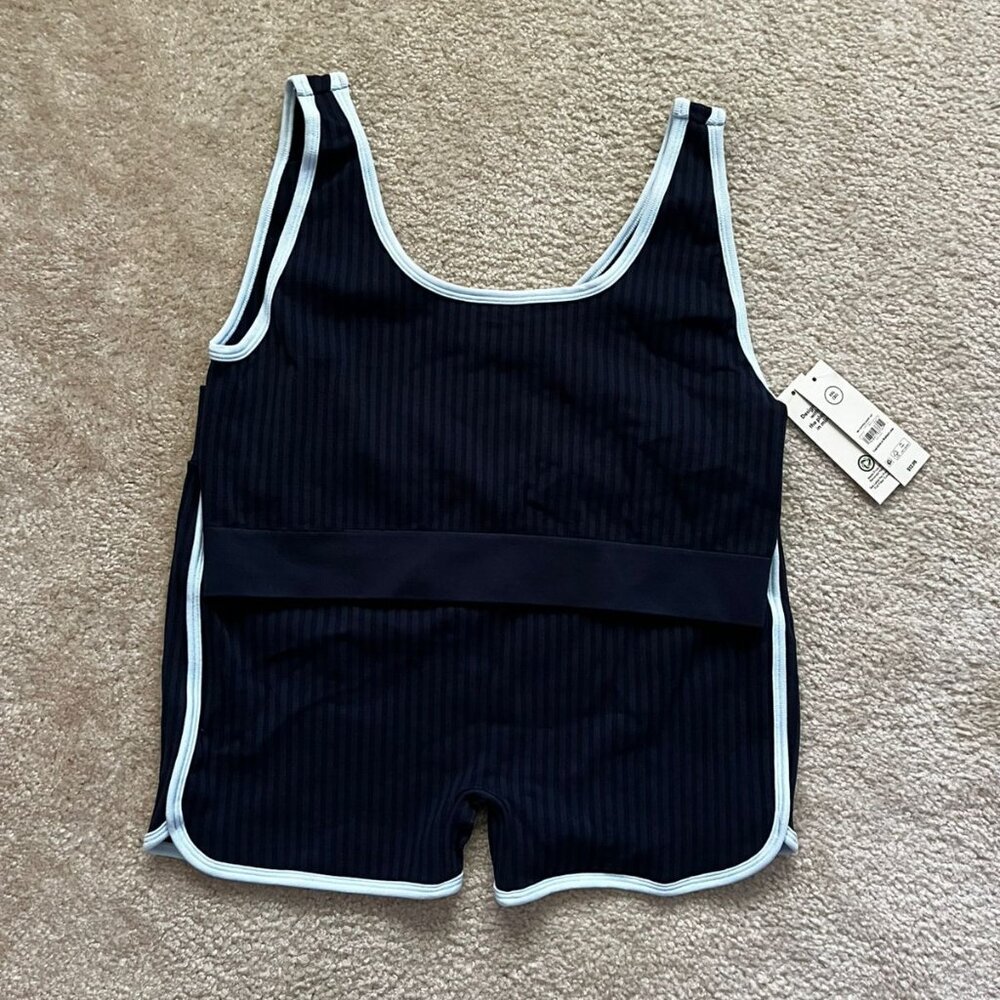 Seamless 2-Piece Cropped Tank Top and Dolphin Shorts